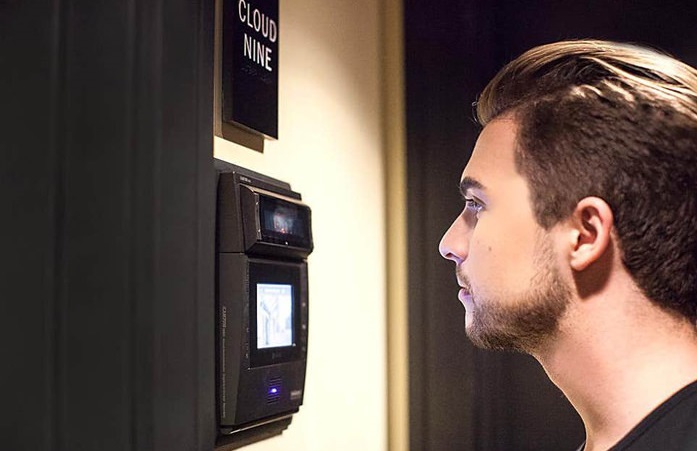 قفل اسکن چشم (Iris Recognition Locks)